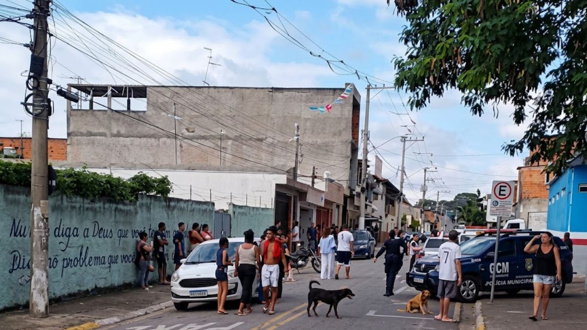 O ex-aluno e a professora estão estável após o ataque na unidade escolar