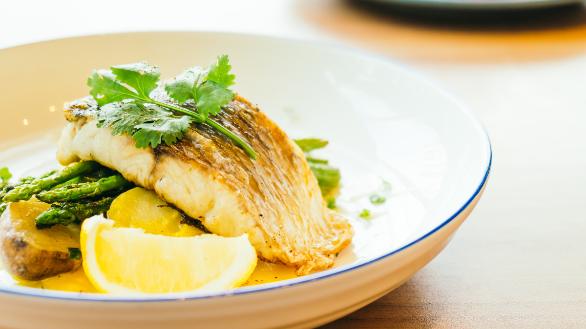 O ideal é manter o peixe em um recipiente generoso com água bem gelada