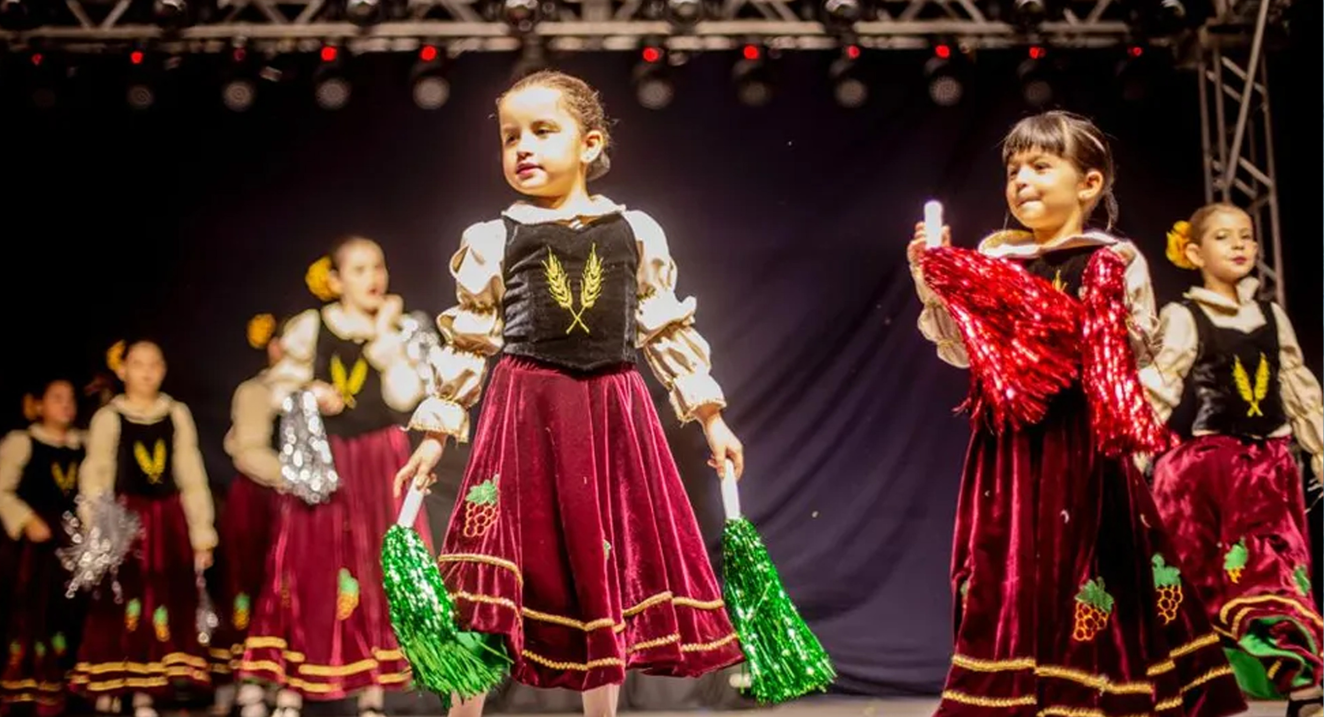 O evento será realizado entre os dias 29 de abril e 3 de maio. Durante o período, as ruas ganham decoração temática e música. Divulgação/Festa de Quiririm