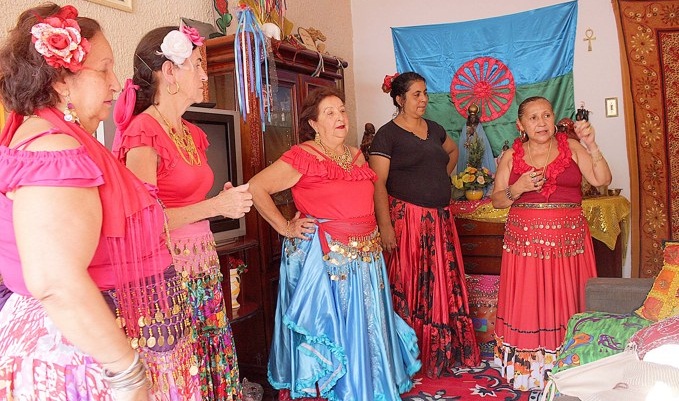 Comunidades ciganas ainda sofrem preconceito na região - Diário do Litoral