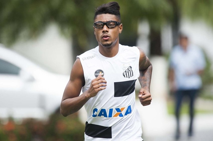 De óculos, Bruno Henrique vai a campo em treino do Santos após grave lesão  no olho, santos