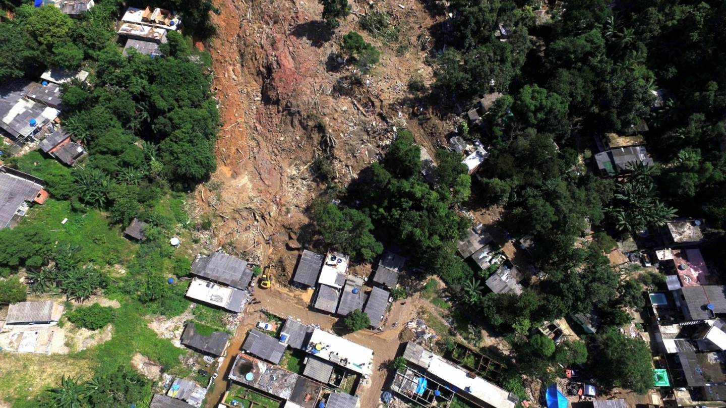 Após tragédia, moradores de Guarujá têm benefícios do INSS 