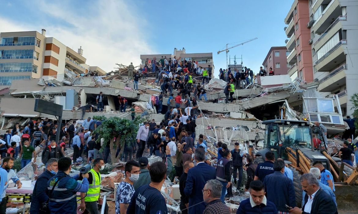 Forte terremoto atinge Mar Egeu, Turquia e Grécia
