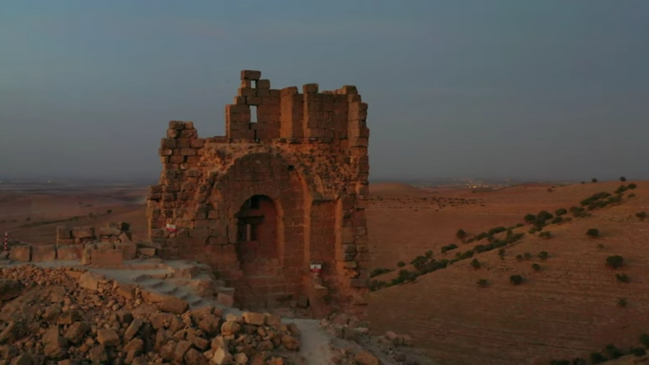 Esse mithraeum, ou seja, templo sagrado dedicado a Mitra, deus iraniano dos guerreiros, aparece intacto (Foto: Reprodução Canal drtgs /Youtube)