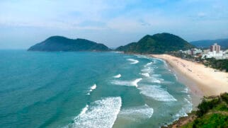 Imagem da vista áerea da Praia de Enseada em Guarujá
