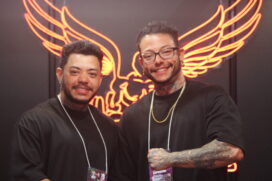 Atletas Murilo e Erick posando para a foto