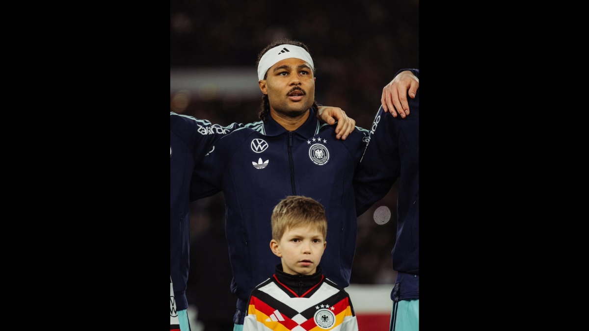 Serge Gnabry em campo pela Alemanha