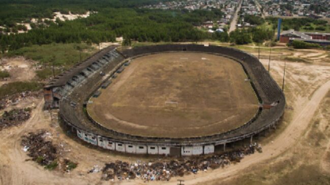 Estádio abandonado visto de cima