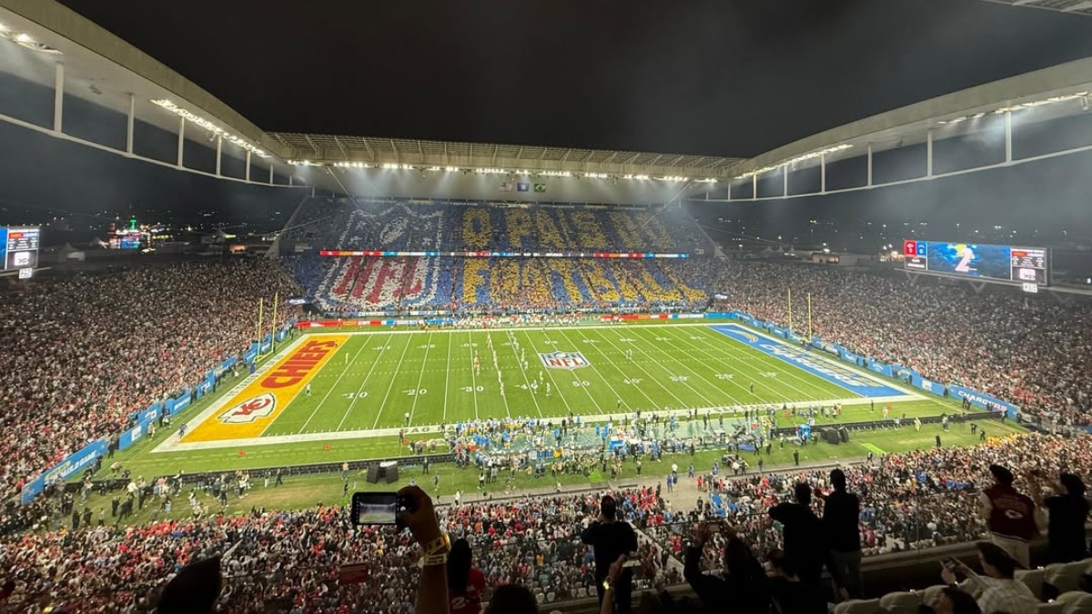 Arena Corinthians em vista de cima em jogo de NFL
