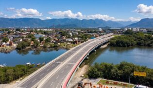 Uma pista para Mariângela Duarte, outra para Marcus De Rosis. A ponte que carrega a história de Santos