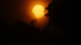 Eclipse solar parcial visto de São Paulo