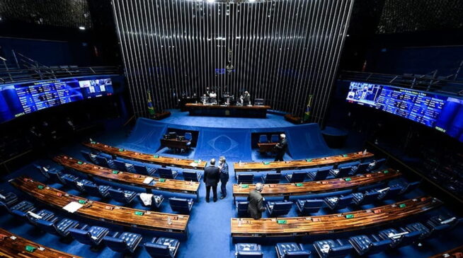 O Senado faz um conjunto de perguntas ao indicado, com o objetivo de avaliar se ele cumpre os requisitos exigidos pela Constituição