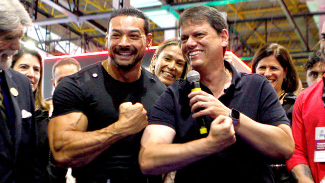 Governador de São Paulo, Tarcísio de Freitas, e o deputado estadual Felipe Franco no primeiro dia do Arnold Sports 2026, em São Paulo