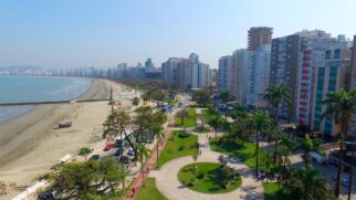 Maior jardim de orla da praia, em Santos, São Paulo