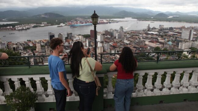 A vista do Monte Serrat chega a ser inacreditável de tão linda