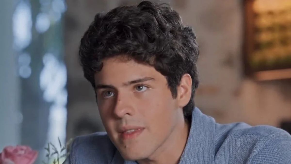 Personagem da TV Globo aparece sério em um trecho da novela