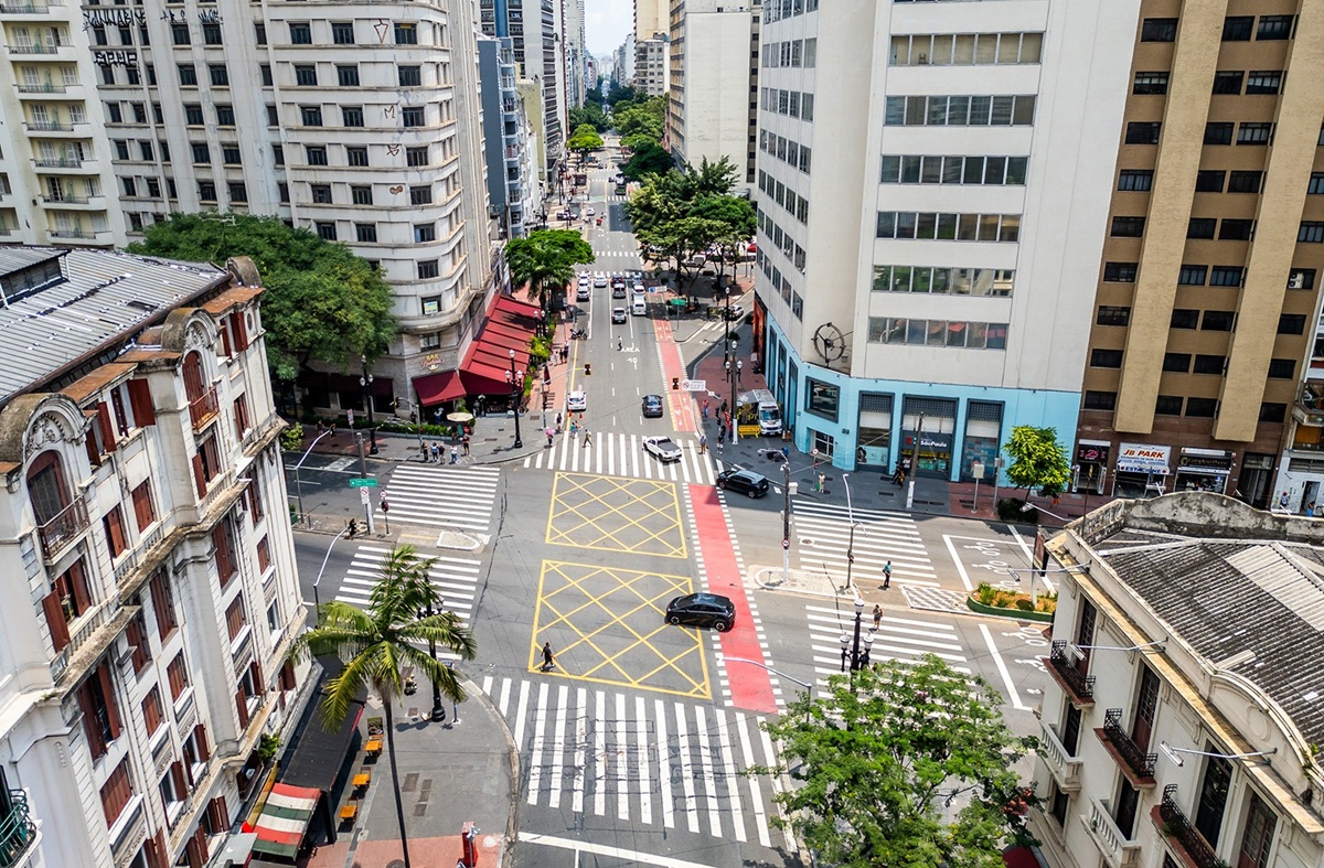 Avenida São João antes de passar pelas intervenções do projeto para criação do Boulevard e instalação dos painéis de LED