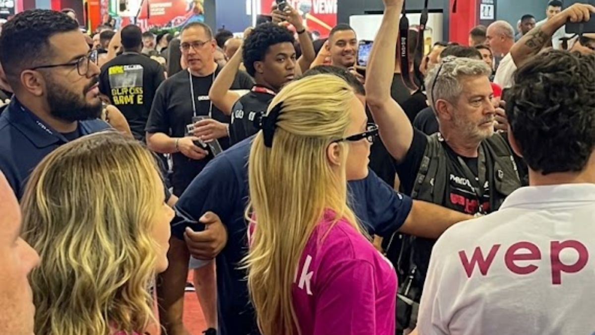 A influenciadora Virginia e a sócia Samara em feira fitness