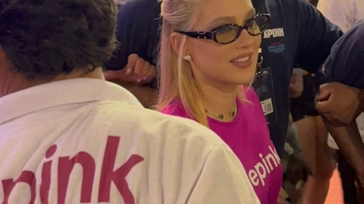 A influenciadora Virginia e a sócia Samara em feira fitness