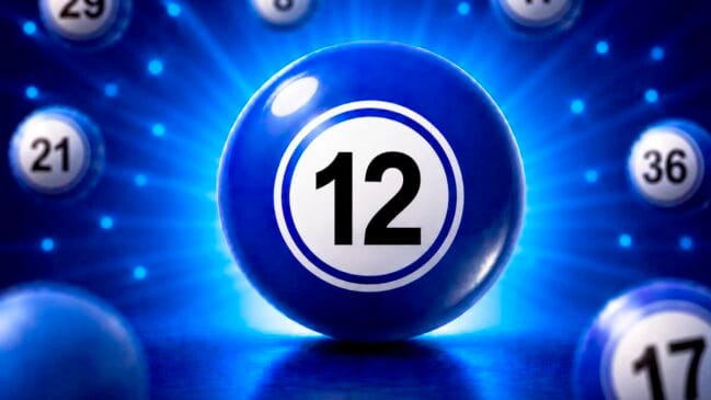 Bola de loteria azul brilhante em destaque com o número 12 centralizado em um círculo branco