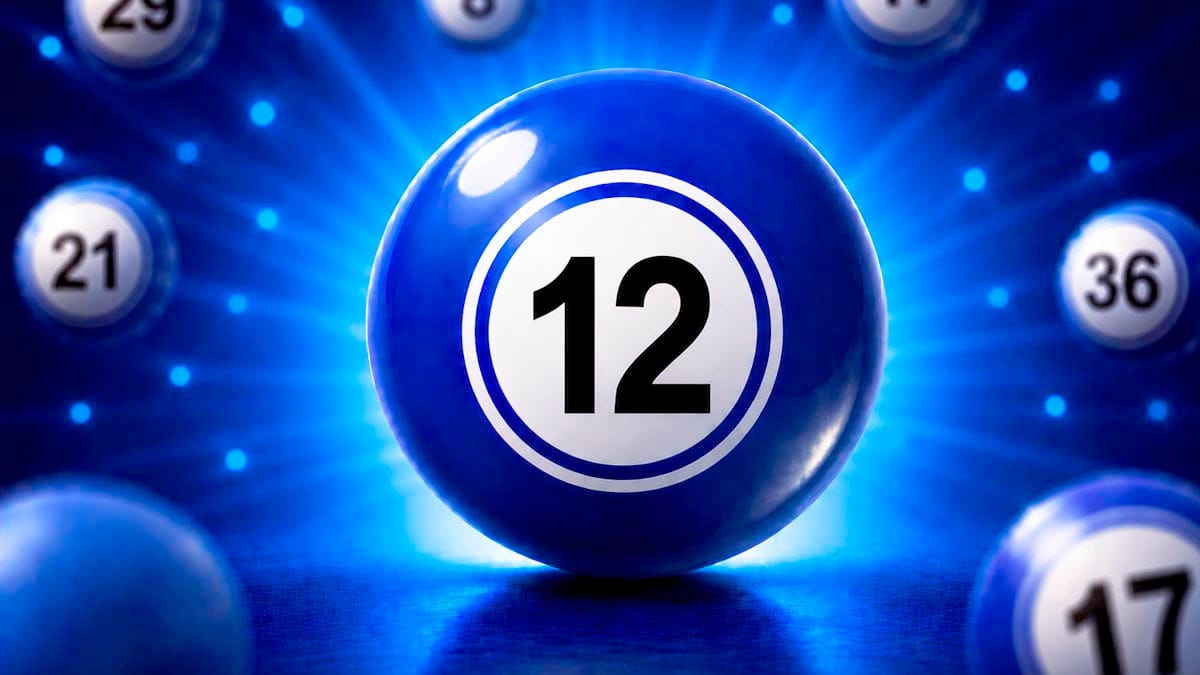 Bola de loteria azul brilhante em destaque com o número 12 centralizado em um círculo branco