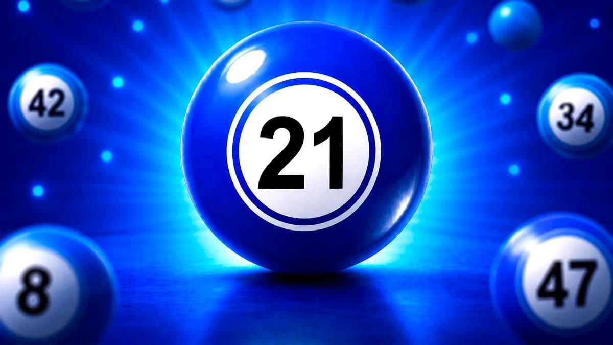 Bola de sorteio azul brilhante em destaque com o número 21 em preto no centro de um círculo branco