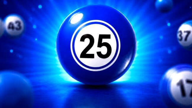 Bola de sorteio azul brilhante em destaque com o número 25 em preto no centro de um círculo branco