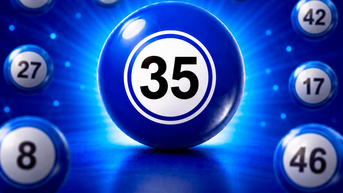 Bola de sorteio azul brilhante em destaque com o número 35 em preto no centro de um círculo branco