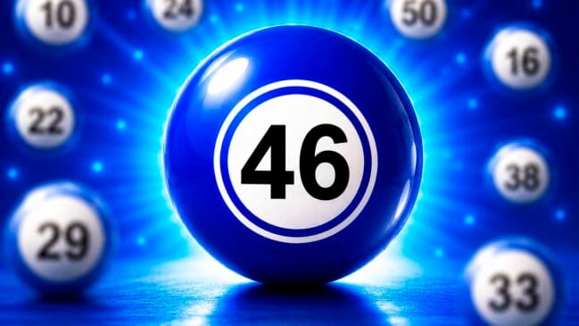 Bola de sorteio azul brilhante em destaque com o número 46 em preto no centro de um círculo branco
