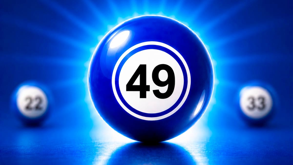 Bola de sorteio azul brilhante em destaque com o número 49 em preto no centro de um círculo branco