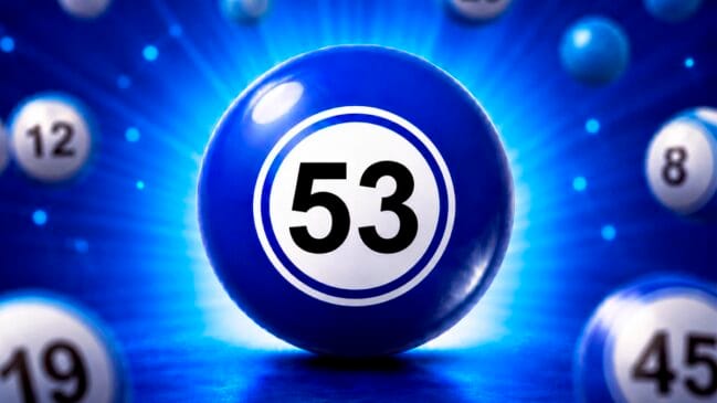 Bola de sorteio azul brilhante em destaque com o número 53 em preto no centro de um círculo branco