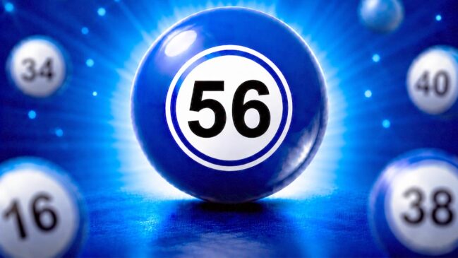 Bola de sorteio azul brilhante em destaque com o número 56 em preto no centro de um círculo branco