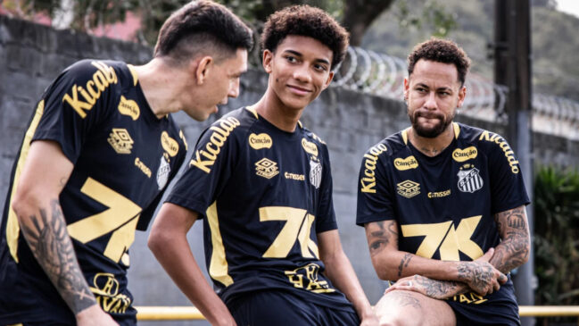 A imagem mostra Neymar e Robinho Jr em um treino do Santos