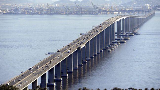 A imagem mostra a Ponte Rio-Nitéroi