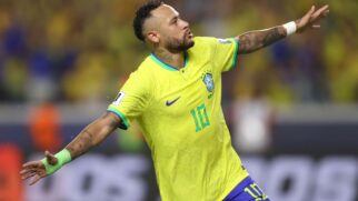 A imagem mostra Neymar Jr com a camisa da Seleção