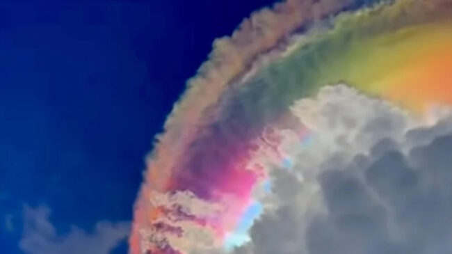 A imagem mostra uma nuvem colorida