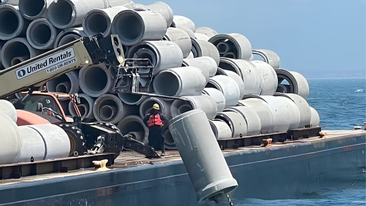 Ponte histórica de meio século afunda no oceano após demolição por uma boa causa - Galeria ponte demolida (4)