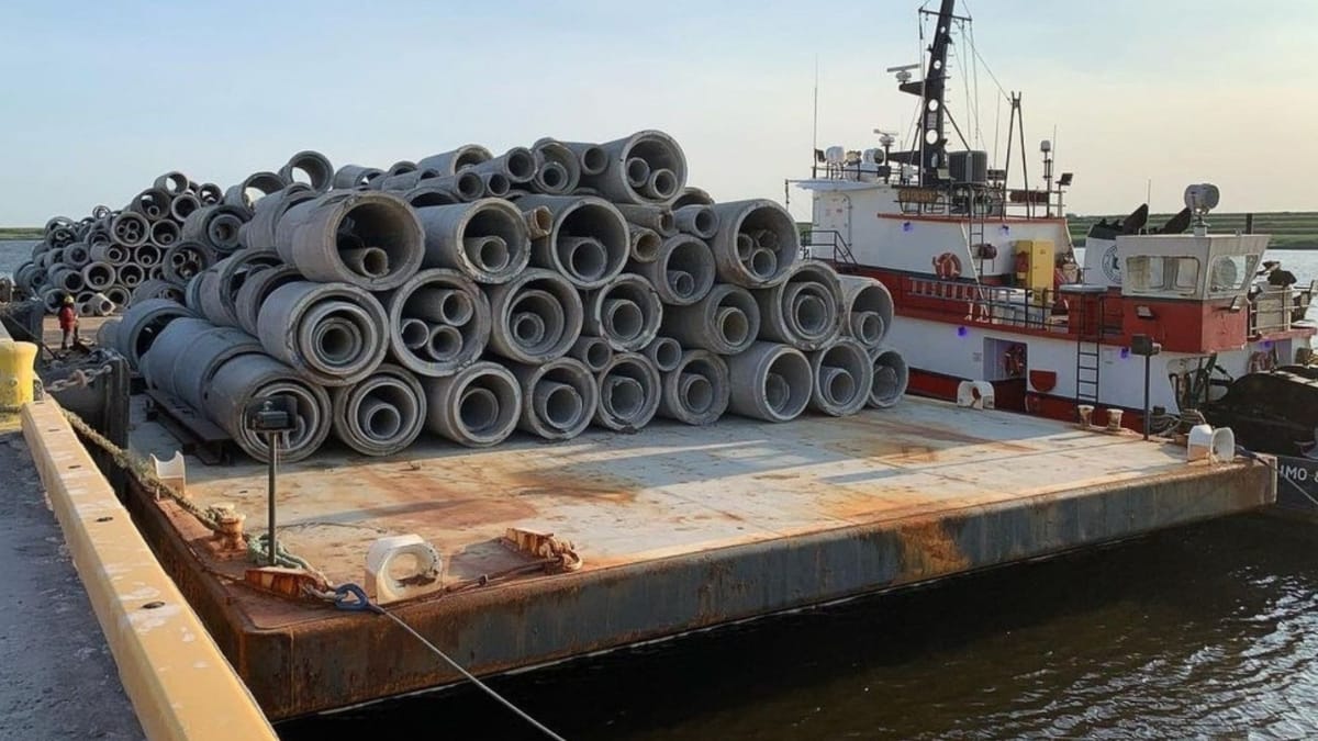 Ponte histórica de meio século afunda no oceano após demolição por uma boa causa - Galeria ponte demolida (4)