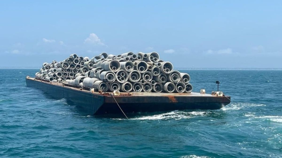 Ponte histórica de meio século afunda no oceano após demolição por uma boa causa - Galeria ponte demolida (4)