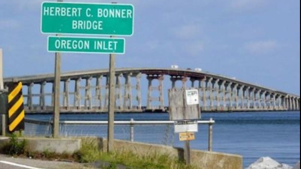 Ponte histórica de meio século afunda no oceano após demolição por uma boa causa - Galeria ponte demolida (4)
