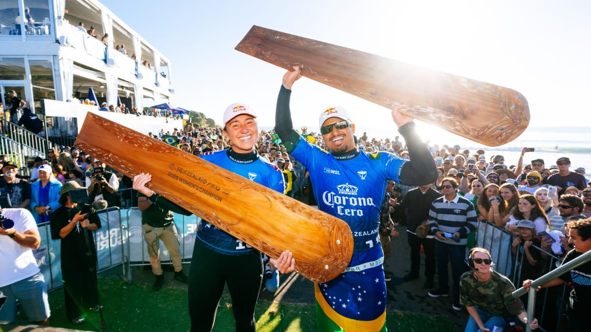 Por que Italo Ferreira e Carissa Moore receberam ‘tábuas de madeira’ como troféu na WSL?