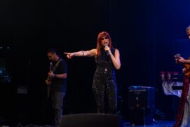 Vocalista Carol Campi da banda Rita Lee Cover Oficial & Banda Rock’nboles