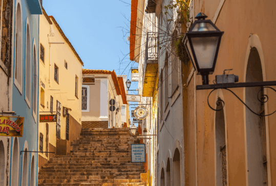 Beleza preservada: Detalhes da Rua do Giz, um dos pontos turísticos mais fotografados e emblemáticos da "Atenas Brasileira". /Divulgação