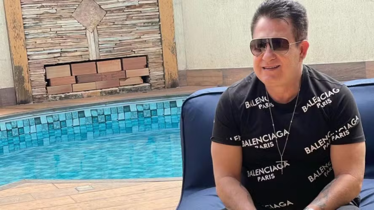 Marrone aparece em fazenda milionária junto a piscina personalizada com sua inicial / Divulgação Instagram