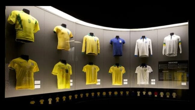 Camisas do time masculino de futebol do Brasil usadas em Copa do Mundo desde 1930