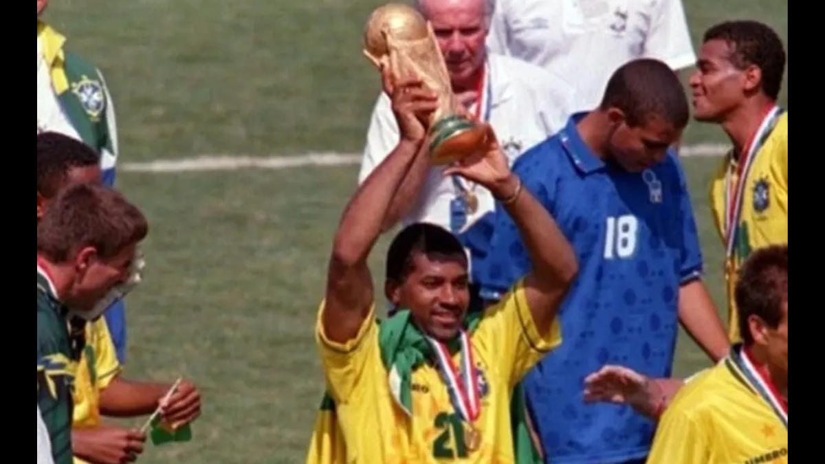 Viola é campeão do mundo mesmo com apenas 10 jogos e 3 gols feitos