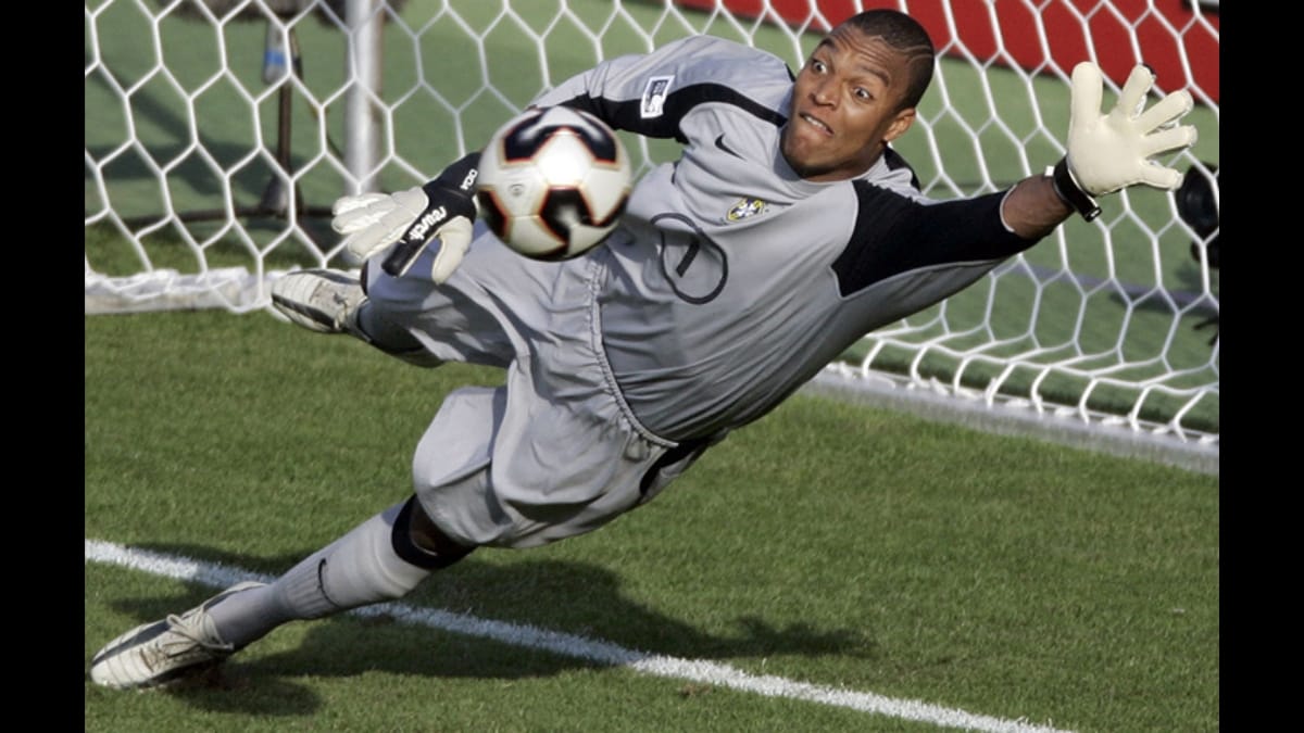 No Brasil, Dida fez história ao ser campeão do mundo em 2002, e logo depois disputar mais duas edições do torneio
