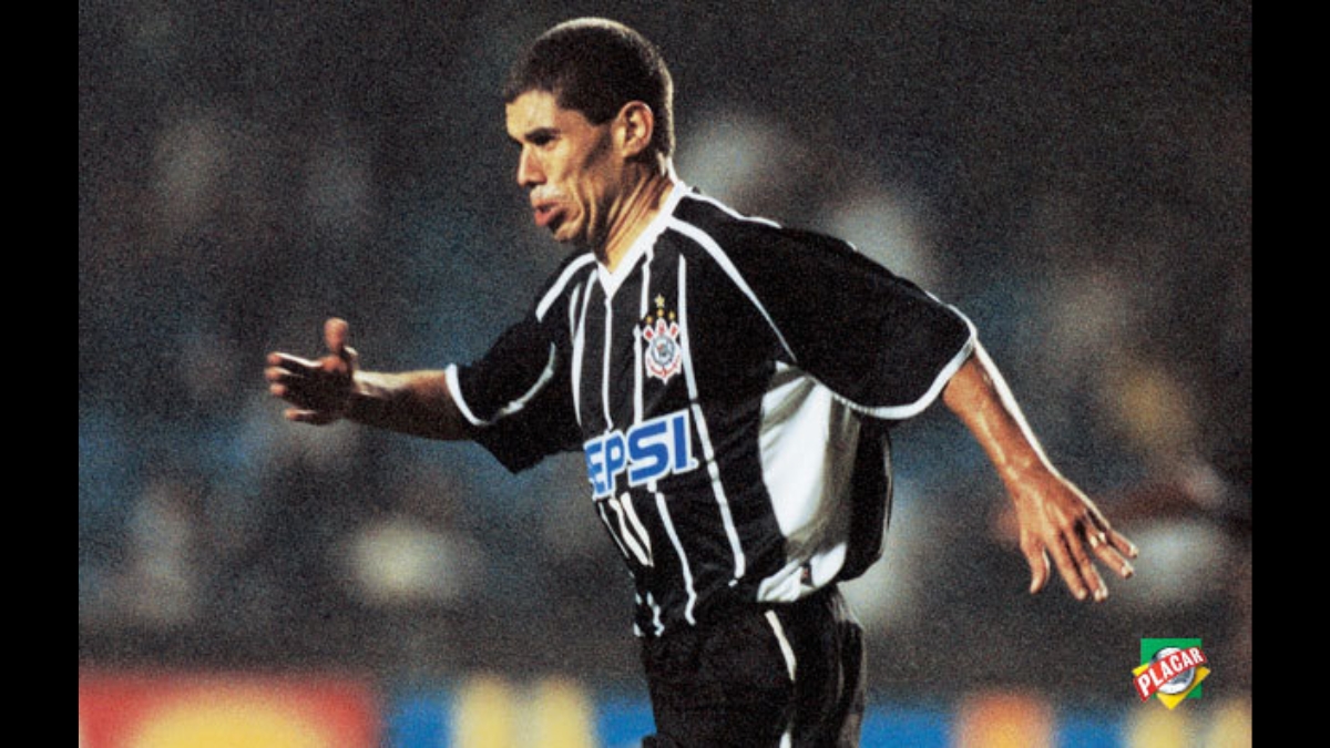Ricardinho era o camisa 10 e pensador tático do Corinthians no primeiro título mundial em 2000