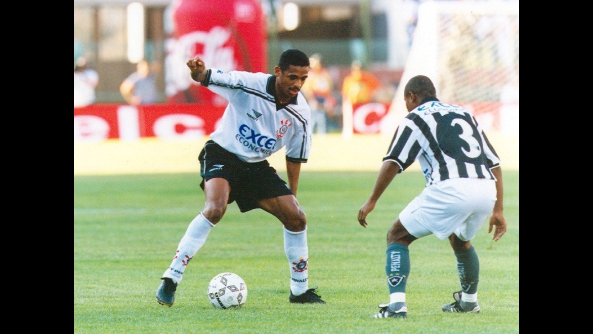 Vamp fez parte do elenco do primeiro título mundial do Corinthians em 2000
