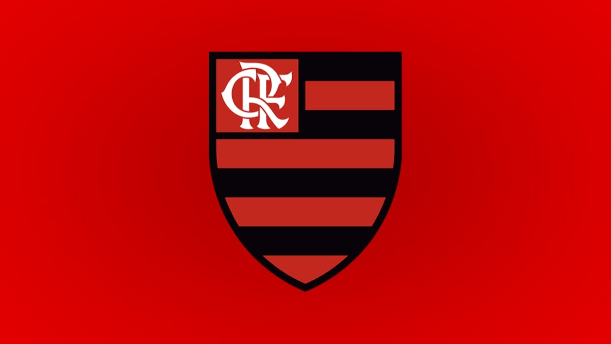Escudo do Clube de Regatas do Flamengo centralizado em um fundo totalmente vermelho. O brasão é dividido em listras horizontais pretas e vermelhas com o monograma CRF no canto superior esquerdo.